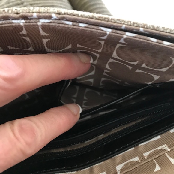 Liz Claiborne Spring Ahead Straw/Blk Patent Clutch - Picture 9 of 15